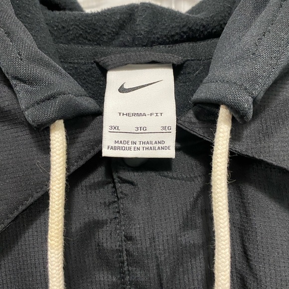 Nike Men's Black Thermafit Jacket with Hood - Picture 5 of 6